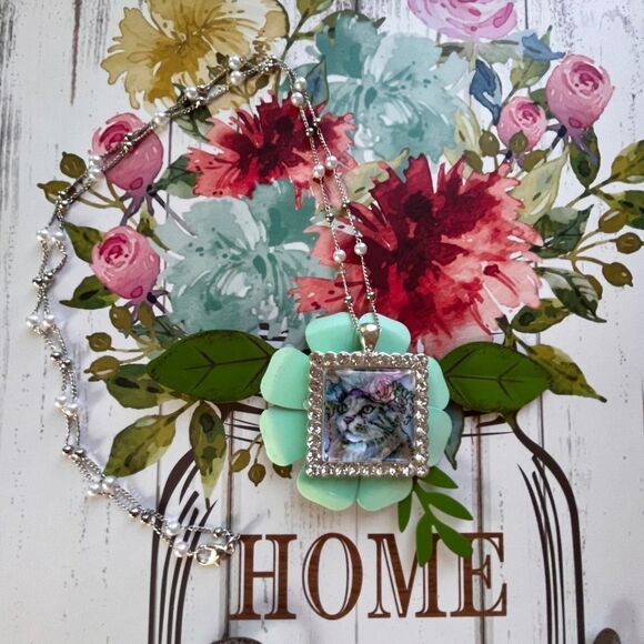 NWT Violet Cottage Pendant Necklace Cat With Floral Crown Silver Tone Faux Pearl - Picture 7 of 7